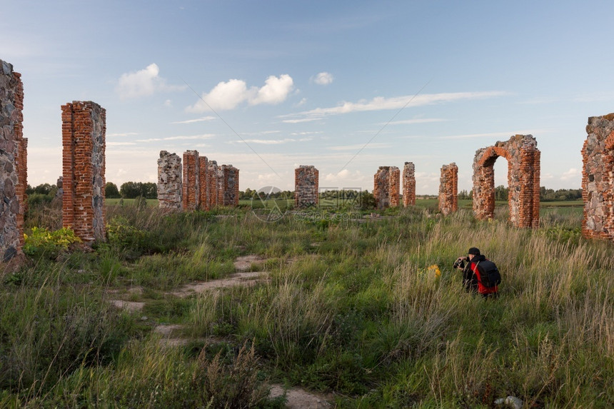 墙景观斯米尔泰内市拉脱维亚奥尔德砖石柱和摄影师旅行照片13092岩石图片
