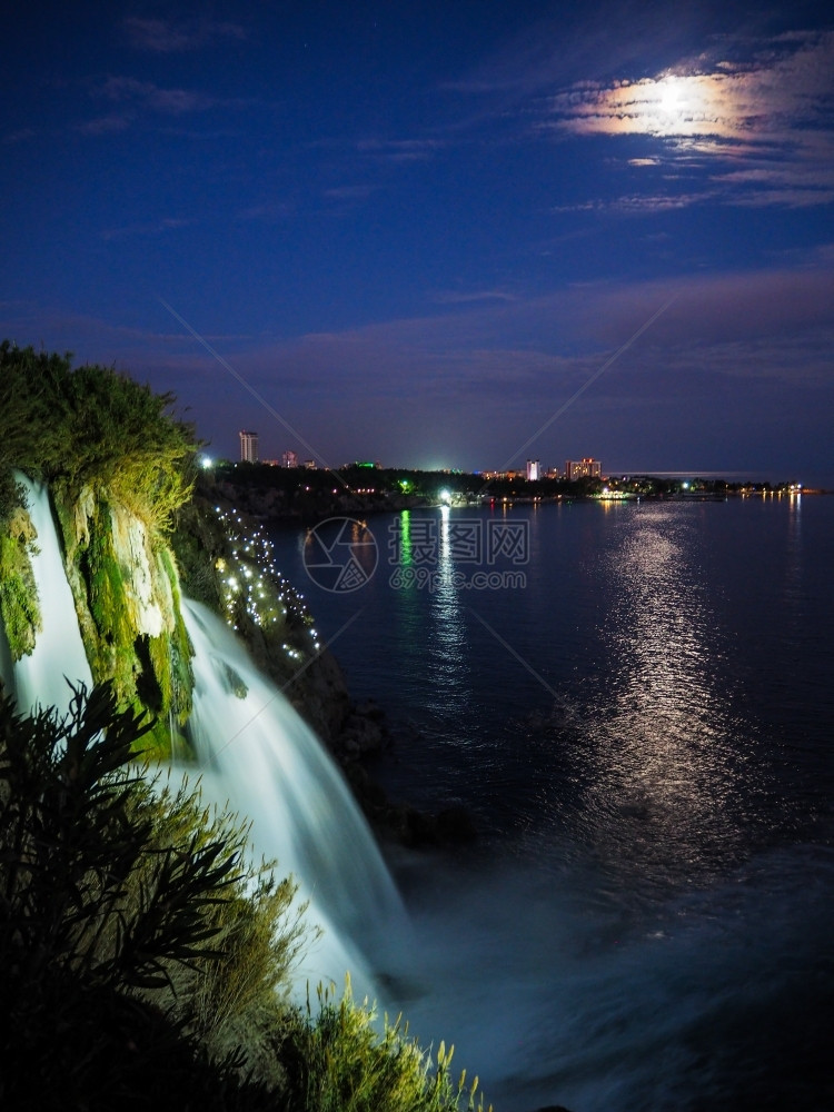 泡沫树晚上安塔利亚邓丁AntalyaDudenDellen瀑布镇图片