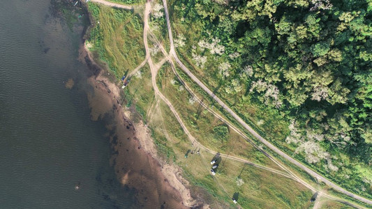 无人驾驶飞机景观和自然主题对森林沿线湖的空中观察海岸亚洲植物图片