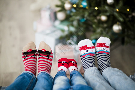 放松高清晰度光照家庭穿冬袜高品质照片女士脚图片