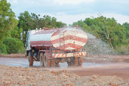 一种建造水卡车喷洒供新建道路筑工地使用土壤图片