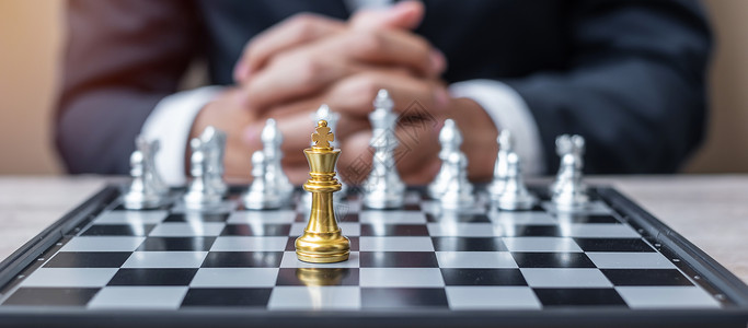 金子思维力量与拥有商业经理背景战略成功管理商业规划战术政治思想愿景和领导理念的象棋对手比王数字国际象棋王数字背景图片
