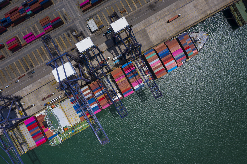 航运港口装卸货物集箱流服务站国际航运业海上船舶鸟瞰图商业的卡车码头图片