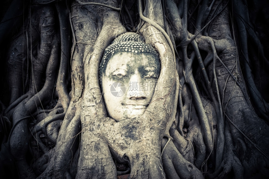 禅废墟曼谷古老的沙石雕塑在泰国的马哈特阿尤塔亚WatMahathatAyutthaya图片