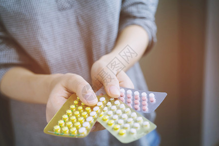 手药品片剂妇女服以控制生育图片