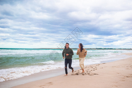 夫妇在海边度假图片