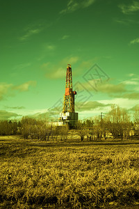 石图天场地俄罗斯西伯利亚图纳德形象景观在一个石油田日尼钻井机俄罗斯西伯利亚州初春工业地貌的早俄罗斯西伯利亚部托恩德肖像Landsca背景