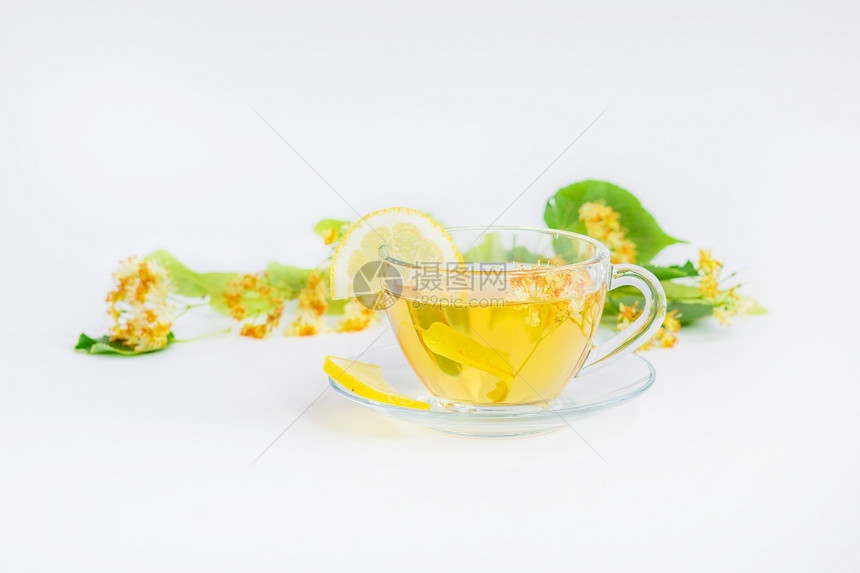 Linden氟化烃草药茶高角度的视图文字空间白背景Linden氟化烃高角度的视林登自然喝图片