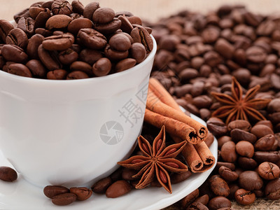 咖啡豆和香料图片