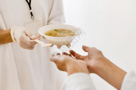 泰国亚洲人文化获得碗汤的人高清图片