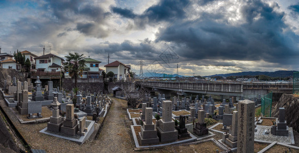 死的多云戏剧日本NARA2017年月8日本的一座墓碑乌云笼罩着黑潮图片