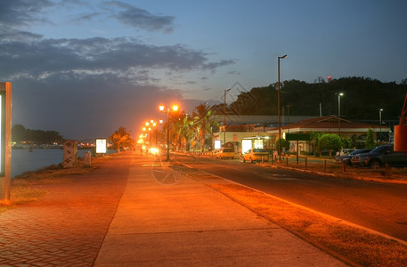 经典的铜锣湾公园阿马多在日落时巴拿马的阿玛多高速公路在巴拿马城非常受欢迎的旅游区背景图片