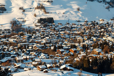 冬季雪景小镇风光图片