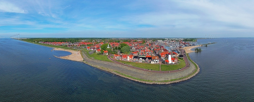 天线荷兰传统乌尔克村的航空全景Airalanororama灯塔指导图片