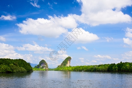 甲米泰国Krabi高悬崖与树木安达曼异国情调图片