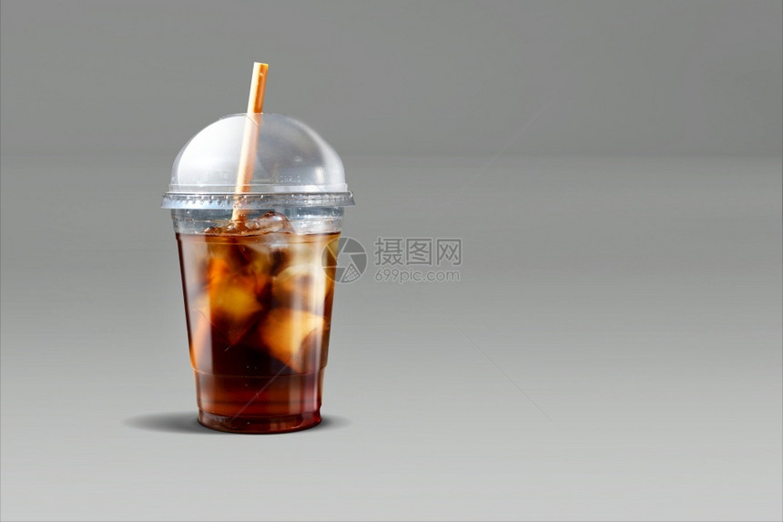 您的假期3D插图D适合您设计元素的夏季用灰色背景隔离的清新饮料玻璃杯水果图片