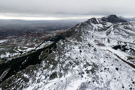 天空冒险温度白雪覆盖的高山鸟瞰图品质的照片雪覆盖高山鸟瞰图图片
