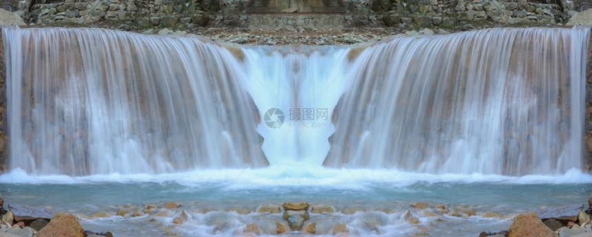 惊人的对日本自然流水或温泉瀑布的全景观亚洲人图片