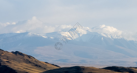 假期户外秋天的阿尔泰山和丘陵全景照片秋天的阿尔泰山和丘陵全景照片早晨图片