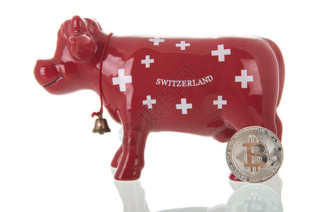 瑞士典型红牛猪银行因为用比特硬币存钱瑞士人小路钟图片