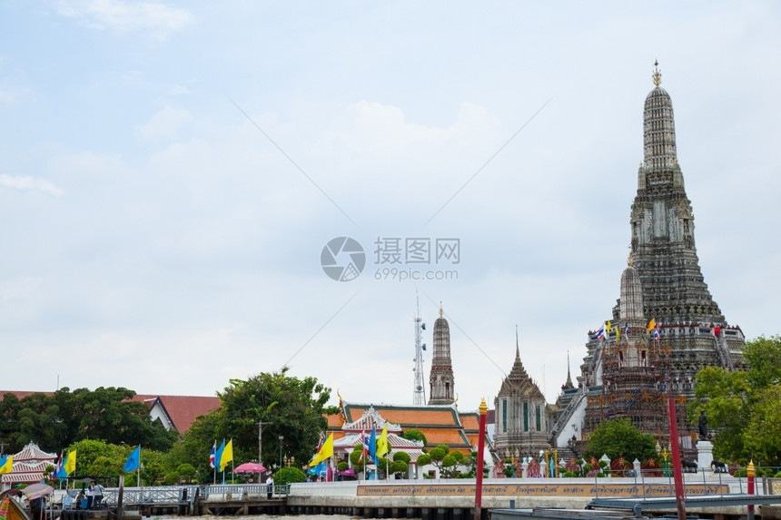 暹罗WatArunB曼谷斯克等主要景点塔和邻近河流东方的图片