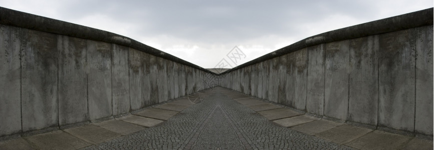 柏林墙的左边部分战争城市街道图片