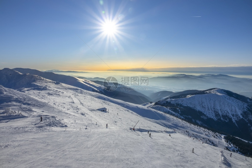 冬季雪山风光图片