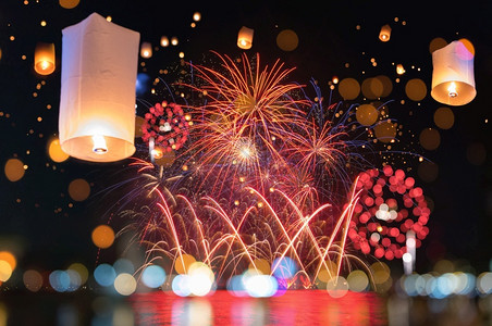 重庆彭水户外水灯十二月美丽的烟花和灯笼展示用模糊的bokoh光新年快乐圣诞节消防和庆祝灯笼来设计图片