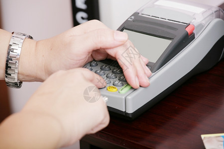 密码人手输入了银行现金机针码键盘财富帐户高清图片素材