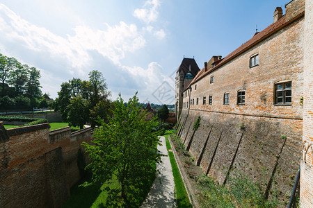 特劳斯尼茨如画老的风景优美德国兰土丘特市拉乌斯尼茨城堡战役的景象背景