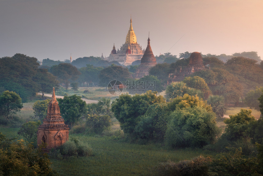 宗教全景佛缅甸巴根日出的安丹寺图片
