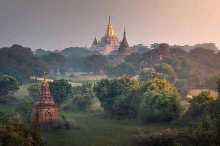 宗教全景佛缅甸巴根日出的安丹寺图片