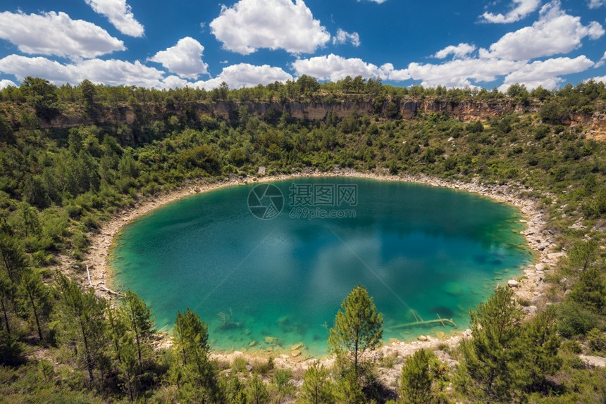 陨石坑西班牙CastillaLaManchaCuenca省圆湖地质构造连续下坡天坑图片