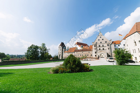 特劳斯尼茨德国Landshut市Trausnitz城堡的景象建筑学云护城河背景