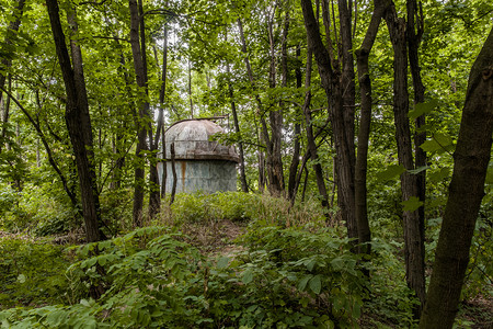 古老的屋乌克兰基辅森林中旧遗弃的天文台木头图片