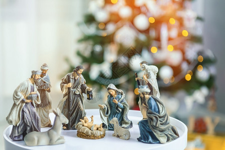 贤士包括玛丽约瑟夫羊群和智人在内的雕像圣诞马术场景男人庆典宗教背景