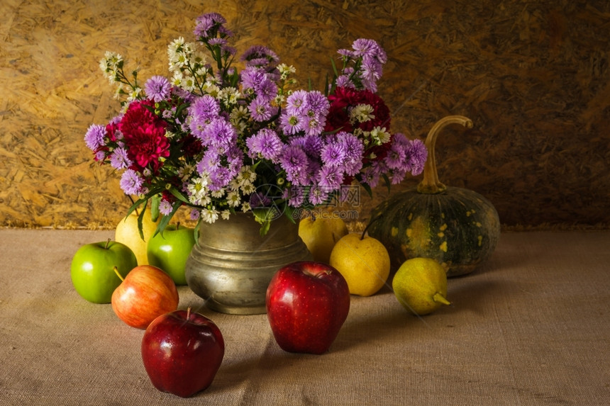 变化饮食木头与果实相伴的永生和一朵美丽的花图片