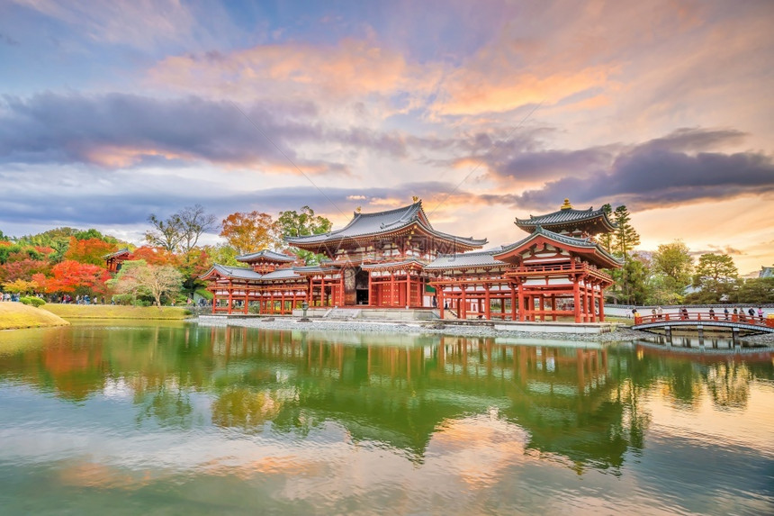 佛教日本京都Uji秋天日落时拜多丹寺旅游老的图片