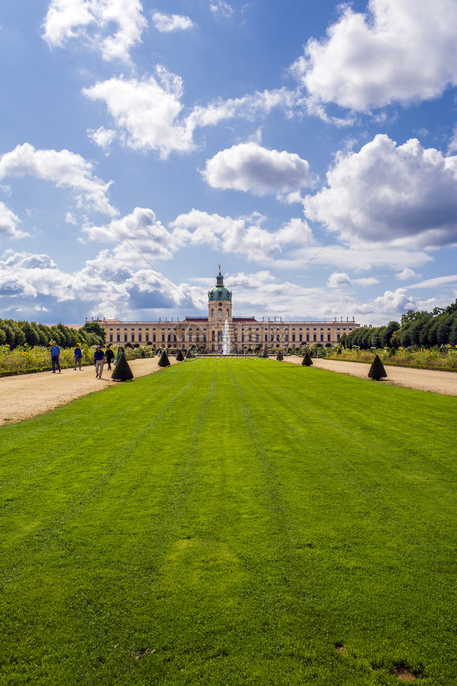 贵族德国柏林2019年8月6日夏洛滕堡皇宫史豪斯夏洛滕堡和德国柏林花园夏洛滕堡宫殿和德国柏林花园纪念碑遗产图片