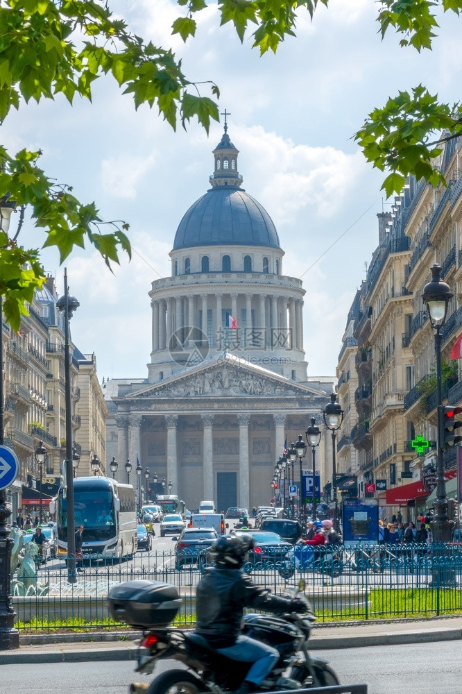 著名的法国巴黎阳光明媚的夏天日苏菲洛街重交通俯视巴黎大街潘席恩夏日泛神话之景天空俯瞰图片