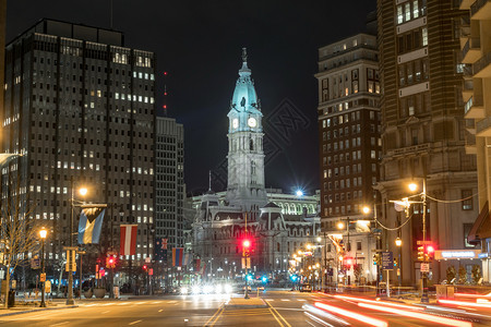 新的费城市景河边夜间的象美国市区天线建筑和与旅游观光赏概念市中心反射图片