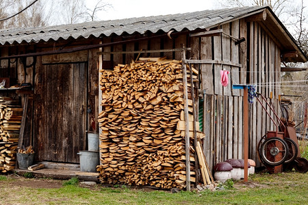屋住宅古老的乡村谷仓林木堆生锈图片