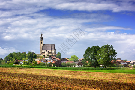 德国巴伐利亚安杰拉的占卜教堂法尔场地农业图片