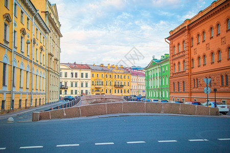 城市的水俄罗斯圣彼得堡市内瓦河古街和堤岸圣彼得堡市内瓦河古街和堤观光图片