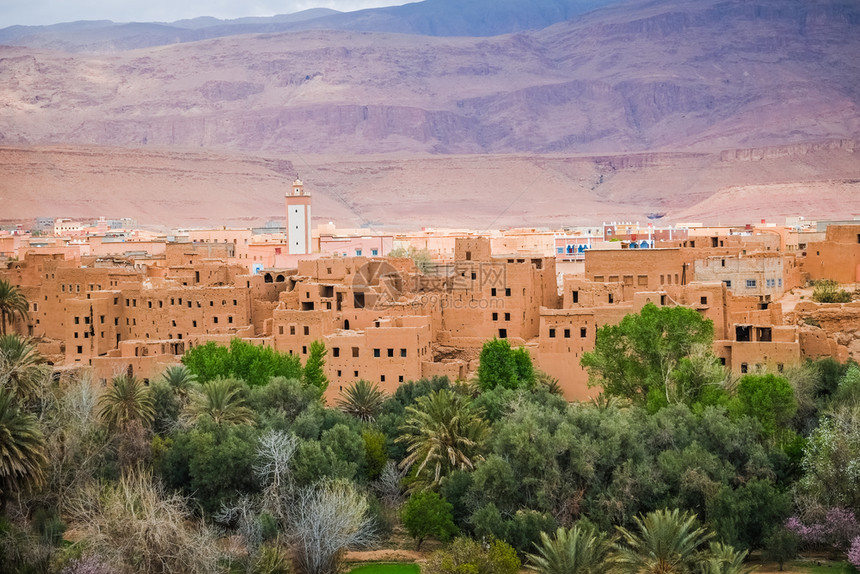 风景优美绿洲Tinghir市近视摩洛哥背景是阿特拉斯山眼睛沙漠图片