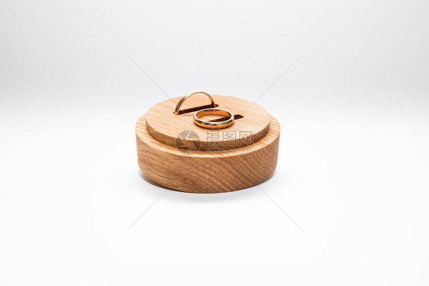 魅力拉脱维亚里加市手制木环盒和金戒指2019年5月日旅行照片婚姻美丽的图片