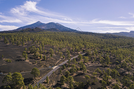 大同火山群户外天线西班牙加那利群岛特纳里费Tenerife黑熔岩场和背面的TEide火山群爬坡道背景