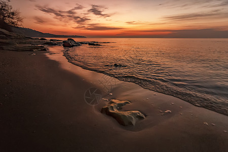 美丽的惊醒了海边令人难以置信感觉期待日出在海边收藏早晨图片