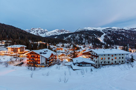 冬季雪景村庄风光图片