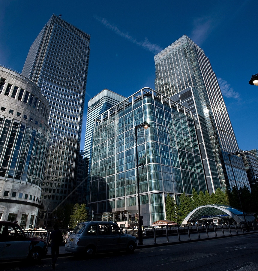 金丝雀颜色伦敦人金融区著名的摩天大厦CanaryWharf金融的图片